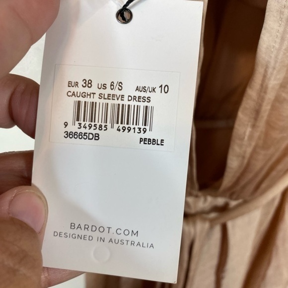 Bardot Caught Sleeve Dress In Pebble NWT Size 6. - Picture 4 of 7